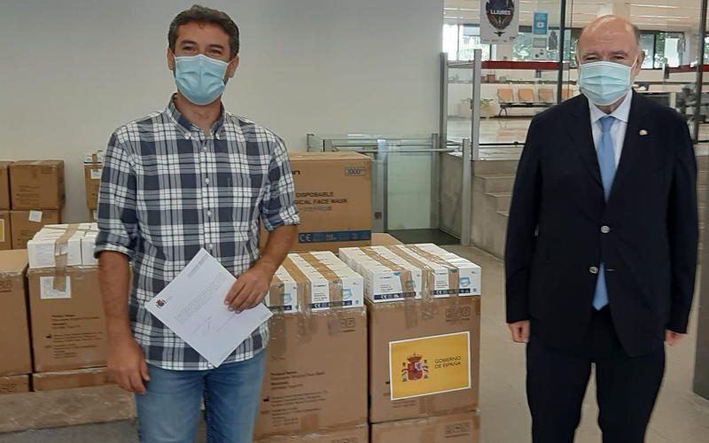 LAjuntament del Vendrell reparteix 10.000 mascaretes rebudes de la Subdelegació del Govern dEspanya