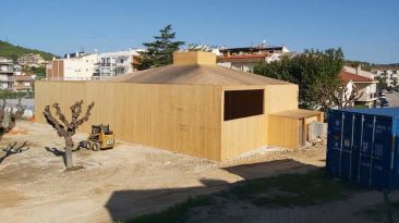 La nova sala polivalent del nucli antic de Calafell ja agafa la forma definitiva